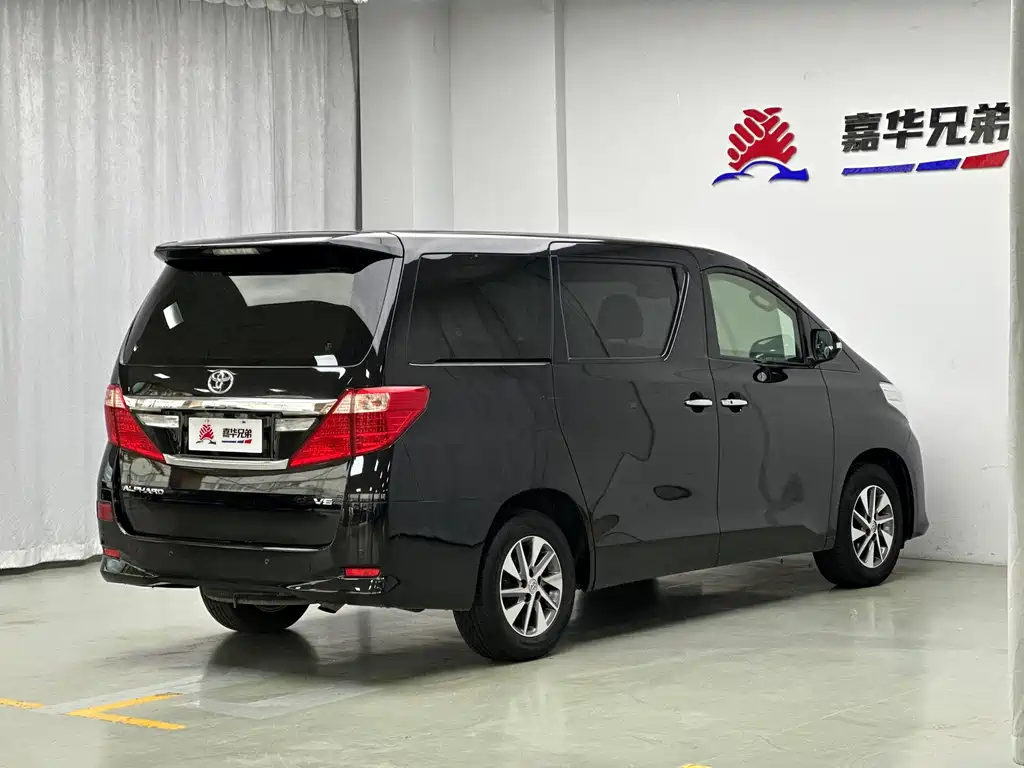 Toyota Alphard — миниатюра 8