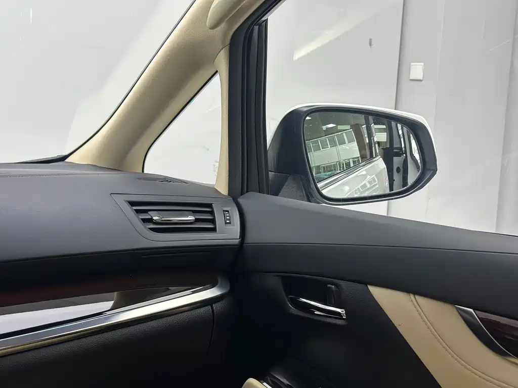 Toyota Alphard — миниатюра 42
