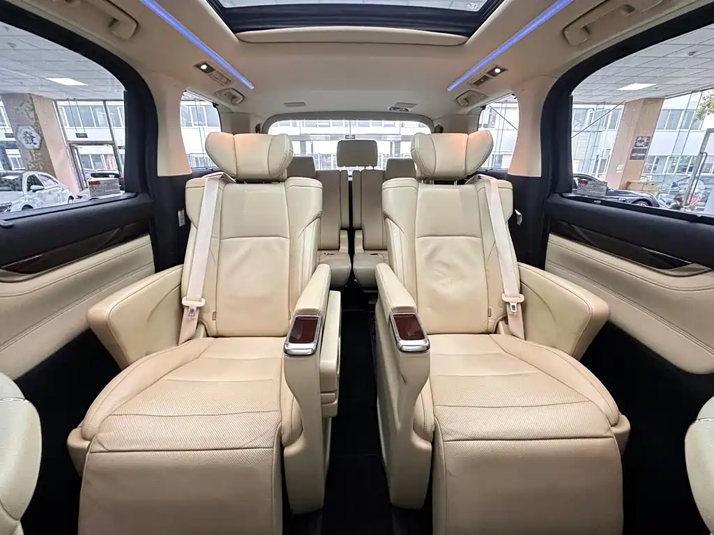 Toyota Alphard — миниатюра 44