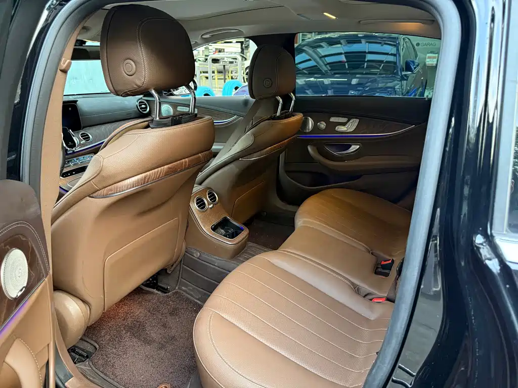 Mercedes-Benz E-Class — миниатюра 8
