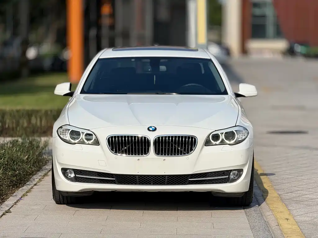 BMW 5 Series — миниатюра 2