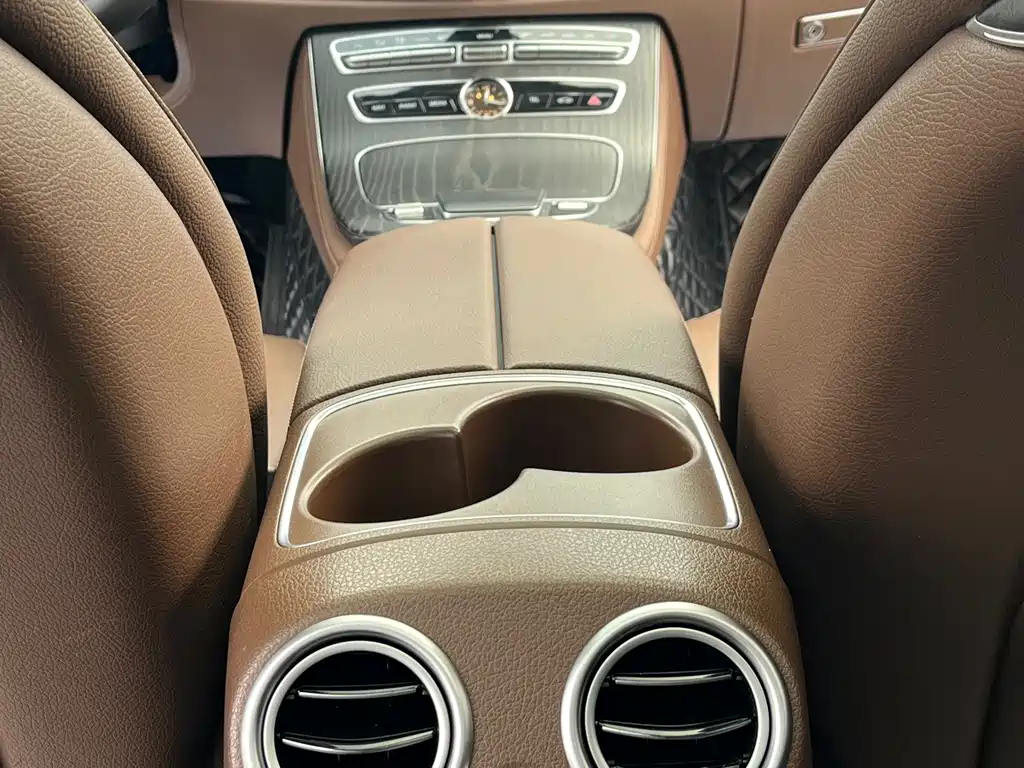 Mercedes-Benz E-Class — миниатюра 12
