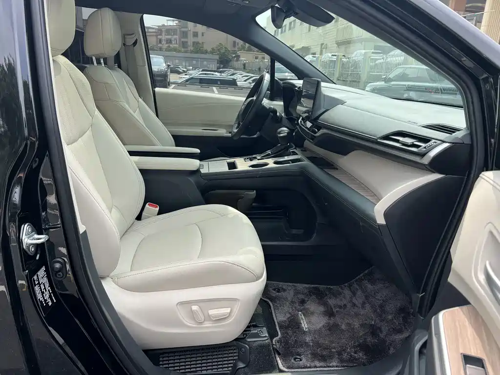 Toyota Sienna — миниатюра 12