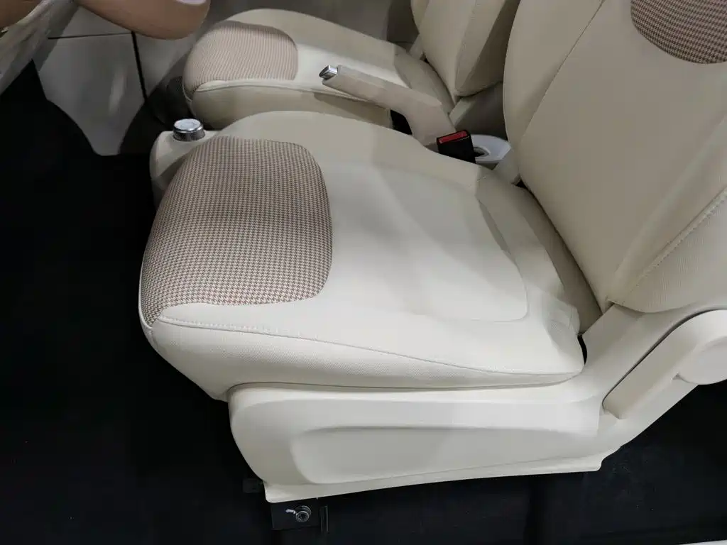 Wuling MINIEV — миниатюра 20