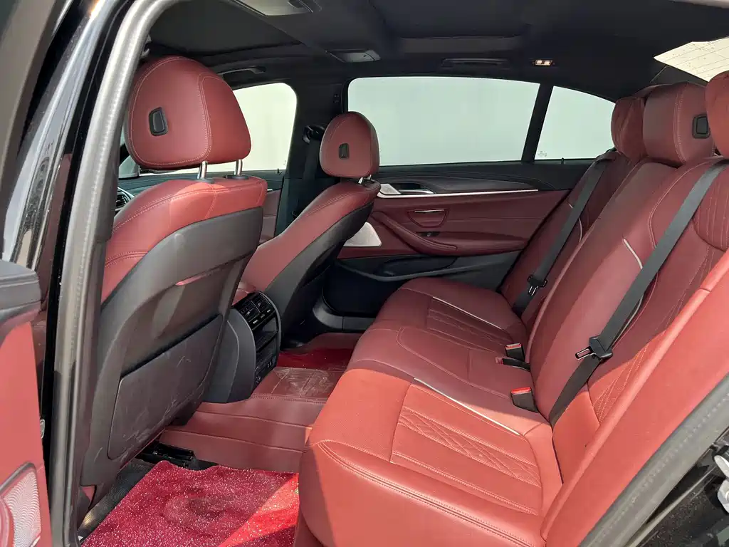 BMW 5 Series — миниатюра 6