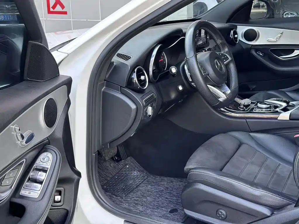 Mercedes-Benz C-Class — миниатюра 5