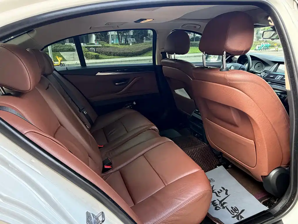 BMW 5 Series — миниатюра 5