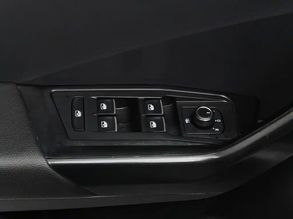 Volkswagen T-Roc — миниатюра 9