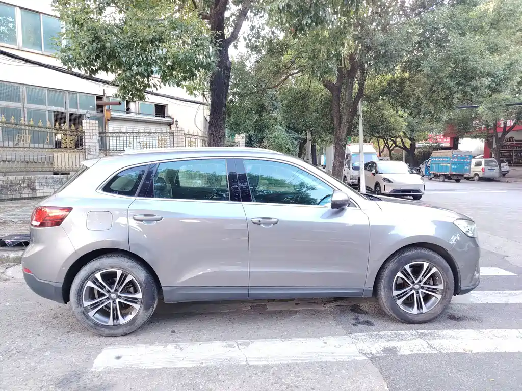 Borgward BX7 — миниатюра 9
