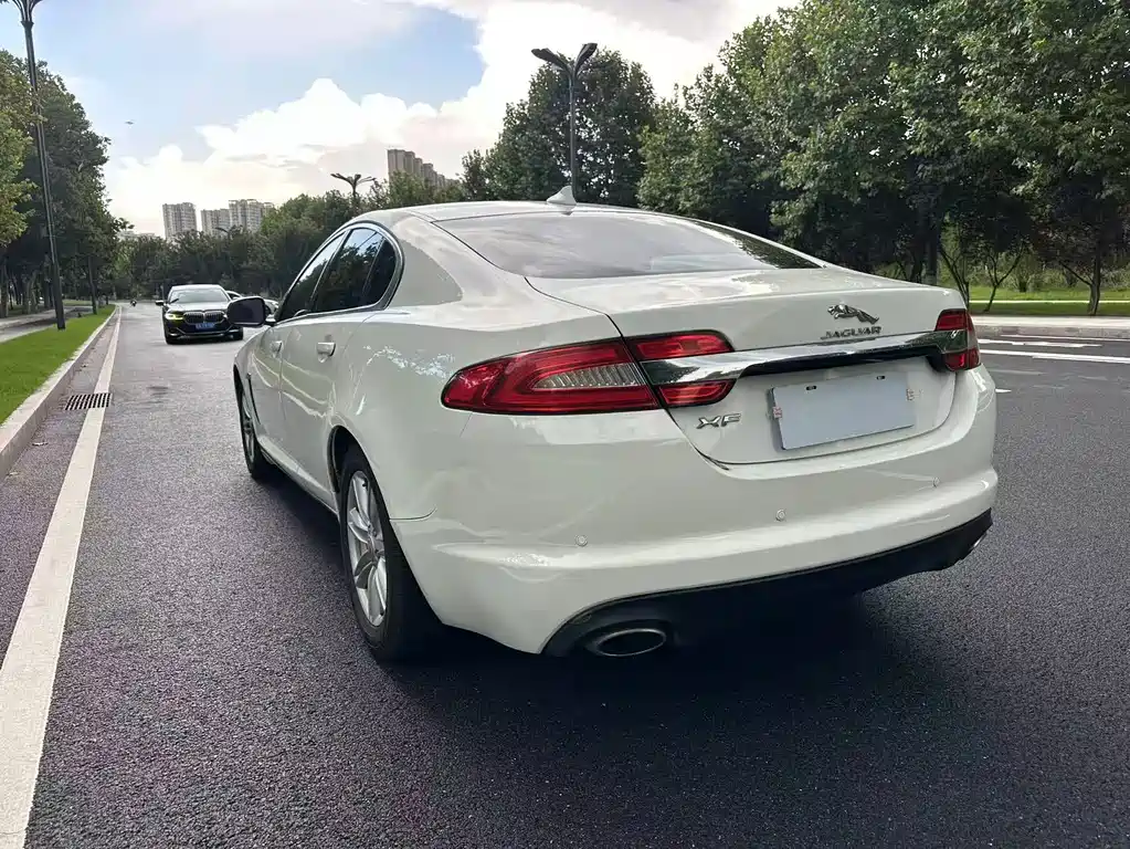 Jaguar XF — миниатюра 6