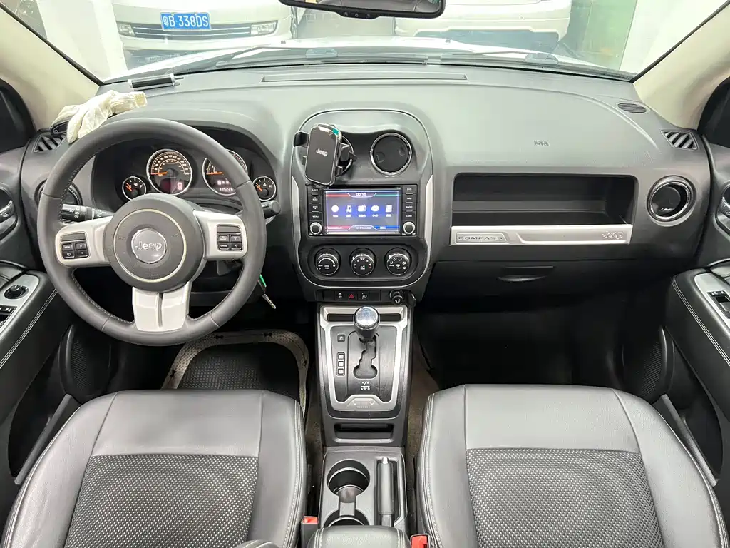 Jeep Compass (Import) — миниатюра 9