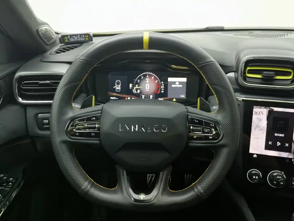 Lynk & Co 03 — миниатюра 11