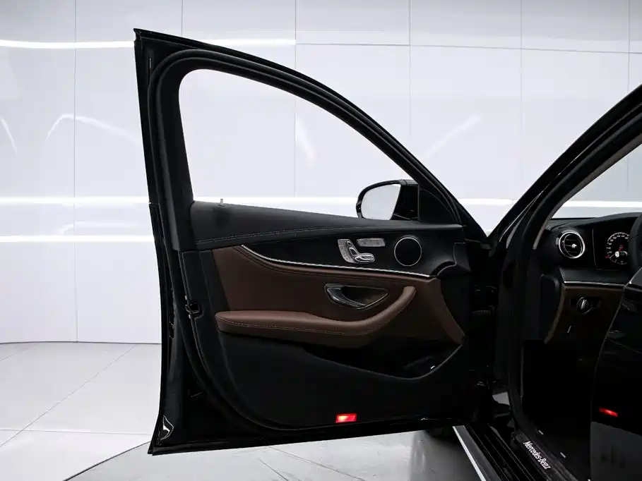 Mercedes-Benz E-Class — миниатюра 13