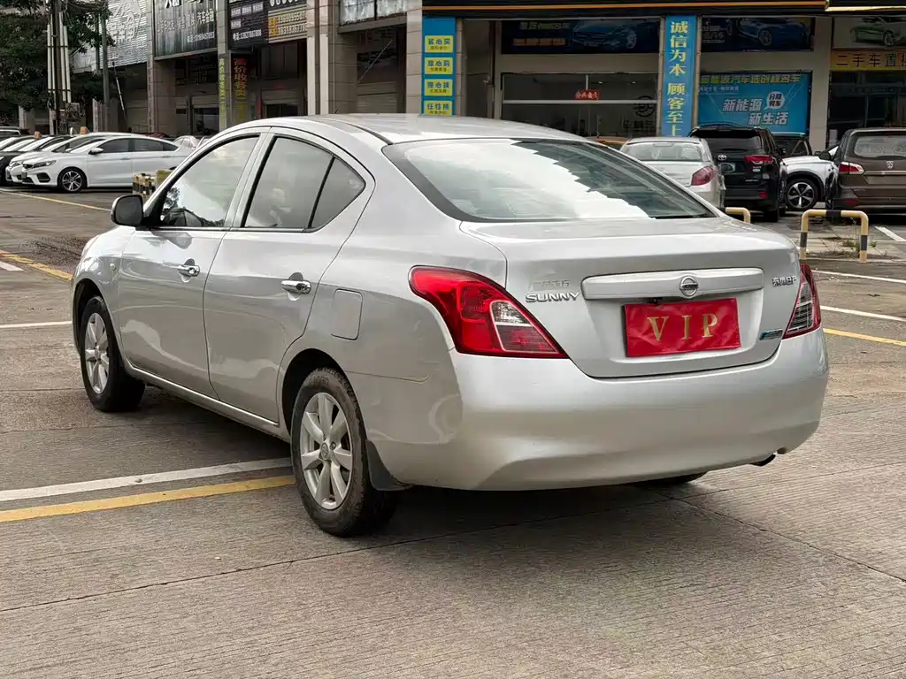 Nissan Sunny — миниатюра 9