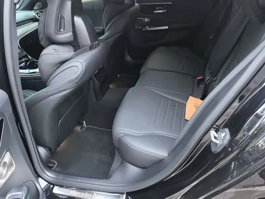 Mercedes-Benz C-Class — миниатюра 11
