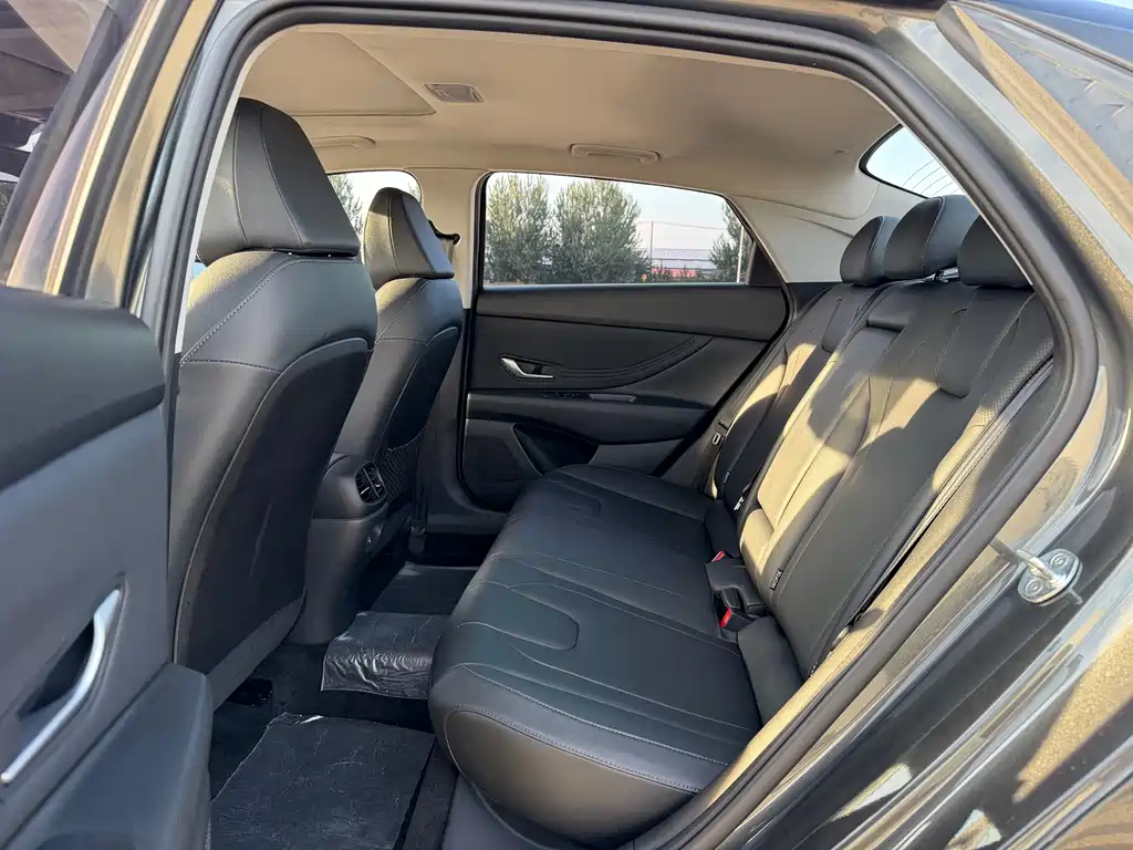 Hyundai Elantra — миниатюра 8