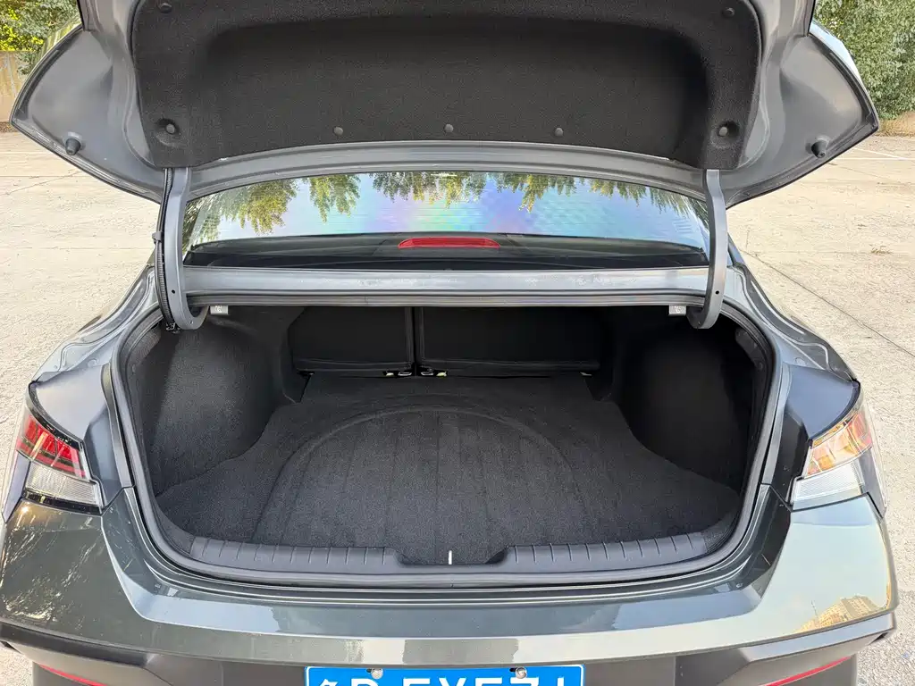Hyundai Elantra — миниатюра 16