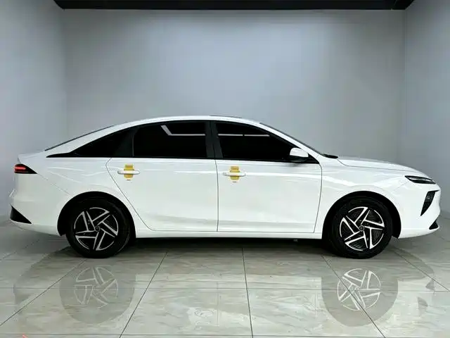 Roewe D6 2025 450km