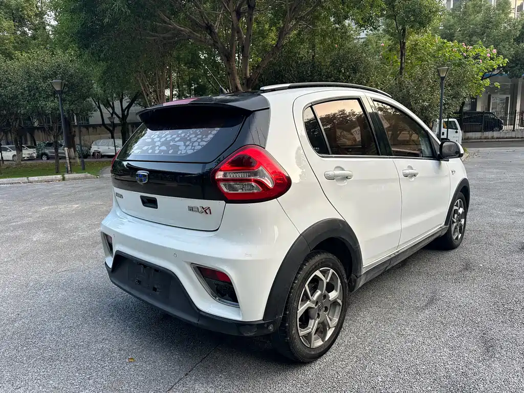 Geely Vision X1 — миниатюра 6