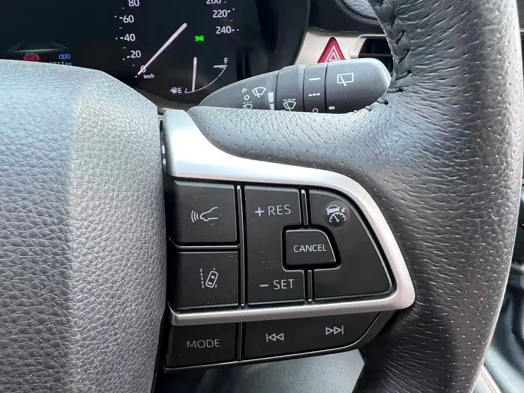 Toyota Granvia — миниатюра 17