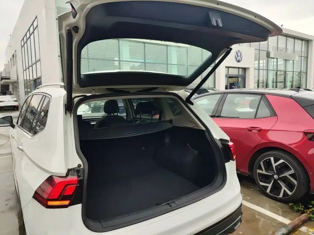 Volkswagen Tiguan L — миниатюра 19
