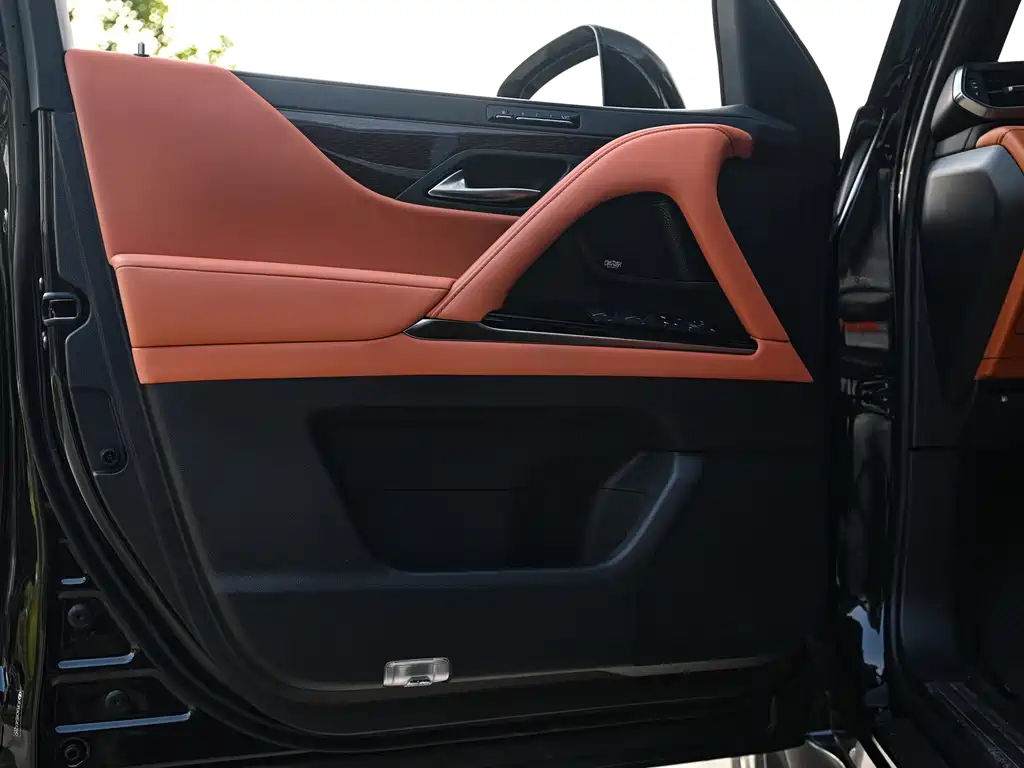 Lexus LX — миниатюра 19