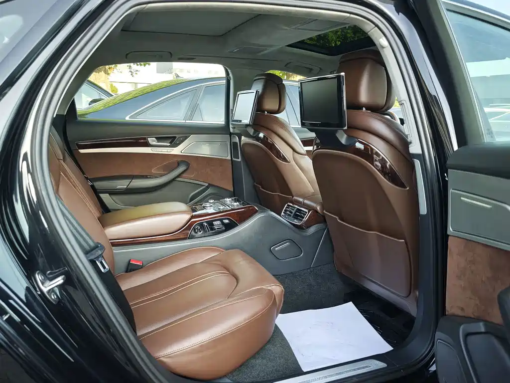 Audi A8 — миниатюра 5