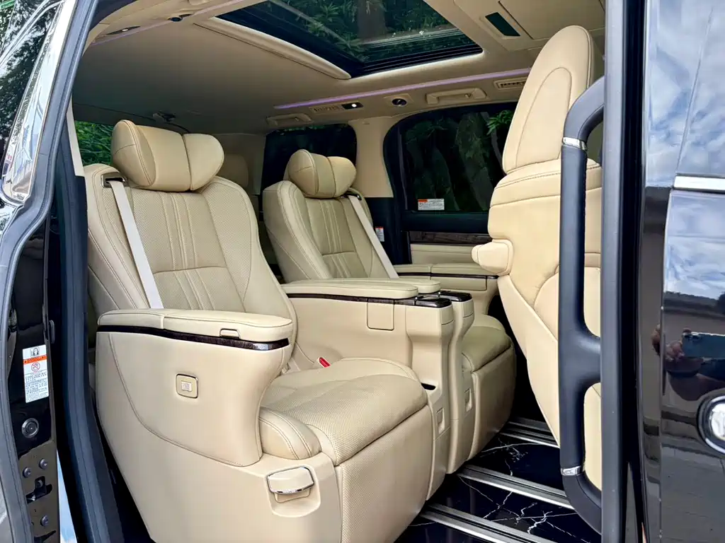 Toyota Vellfire — миниатюра 9