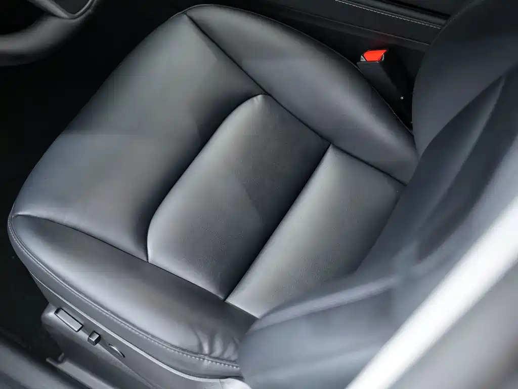 Tesla Model Y — миниатюра 14