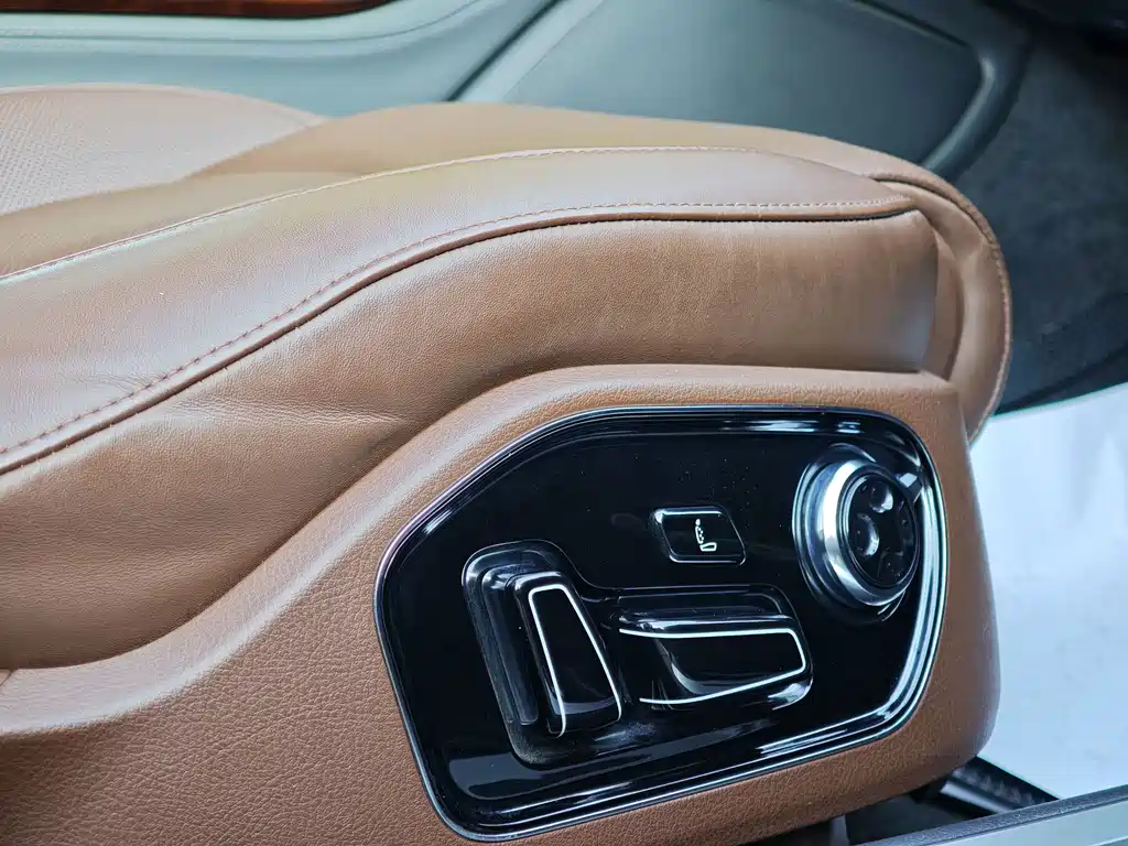 Audi A8 — миниатюра 16