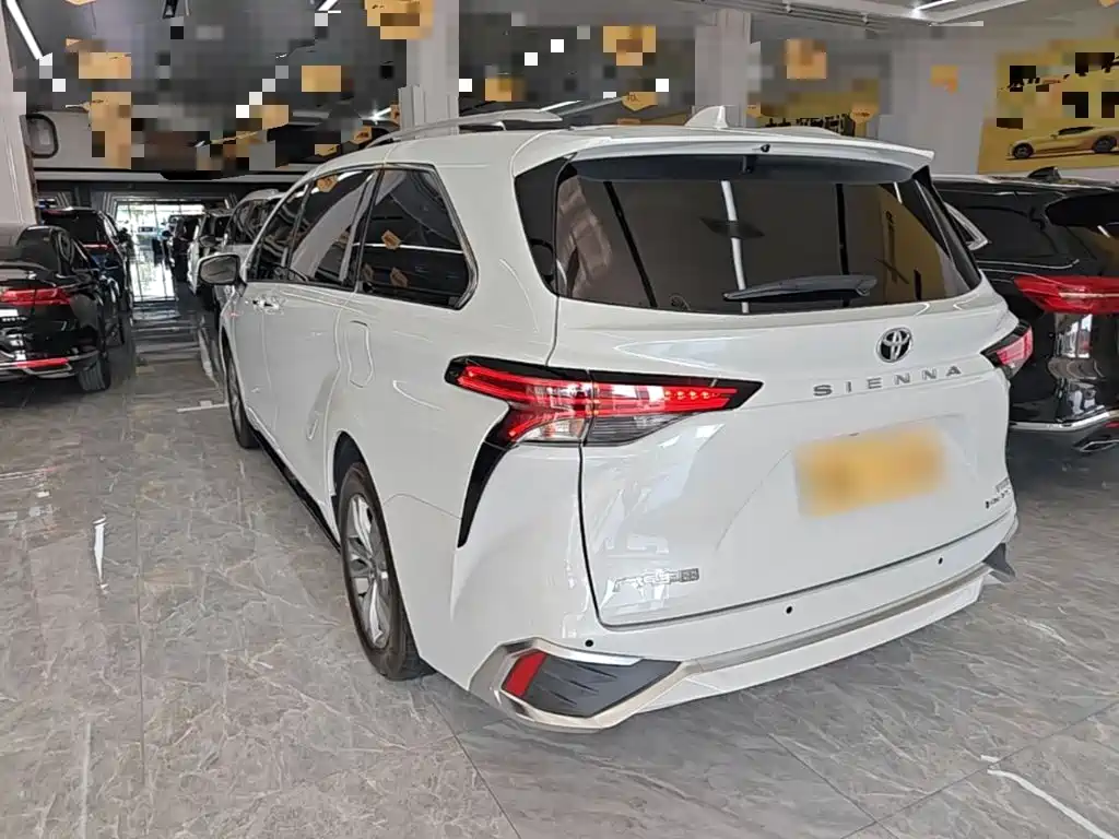 Toyota Sienna — миниатюра 5