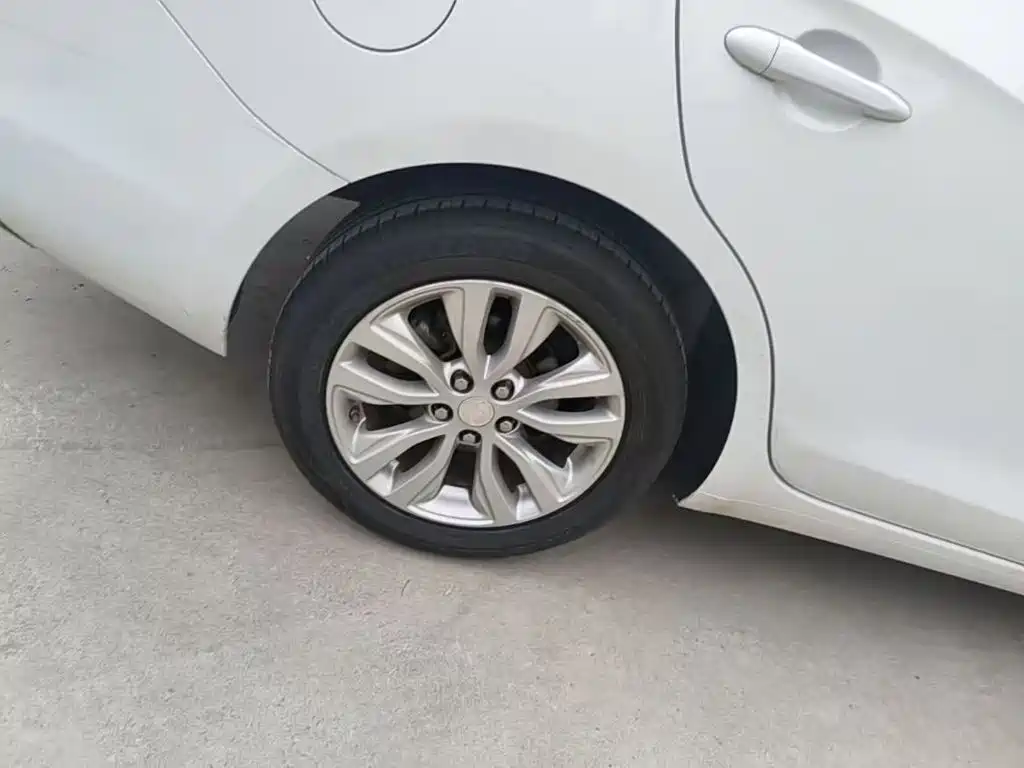 Buick Excelle — миниатюра 13