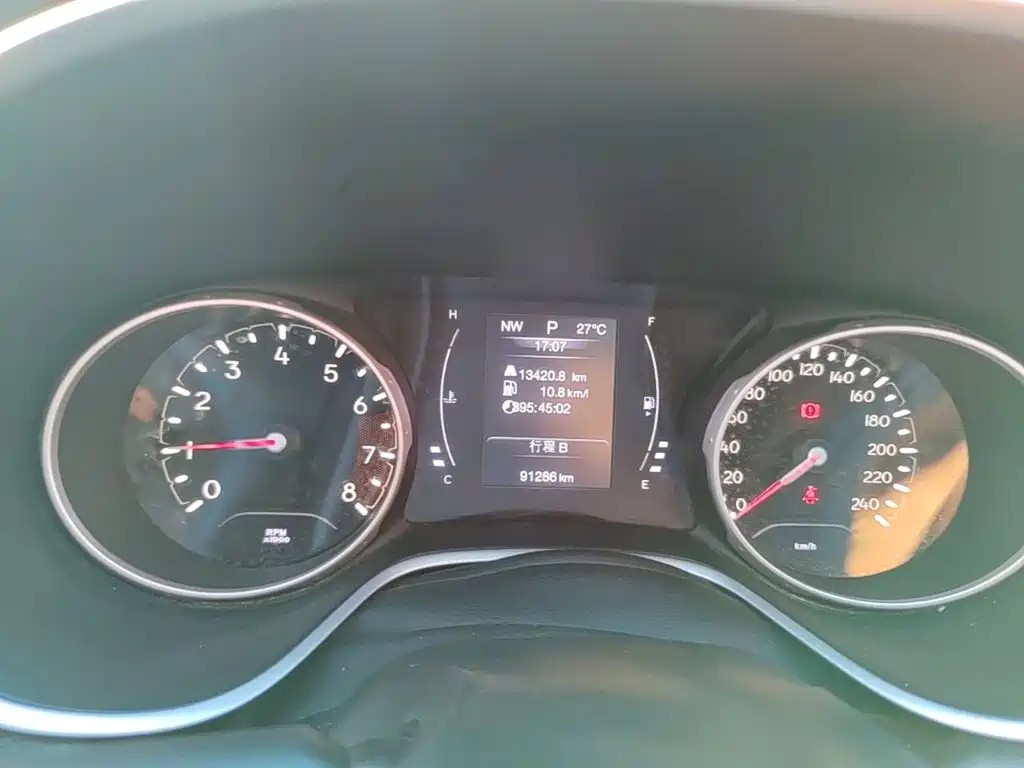 Jeep Compass — миниатюра 12