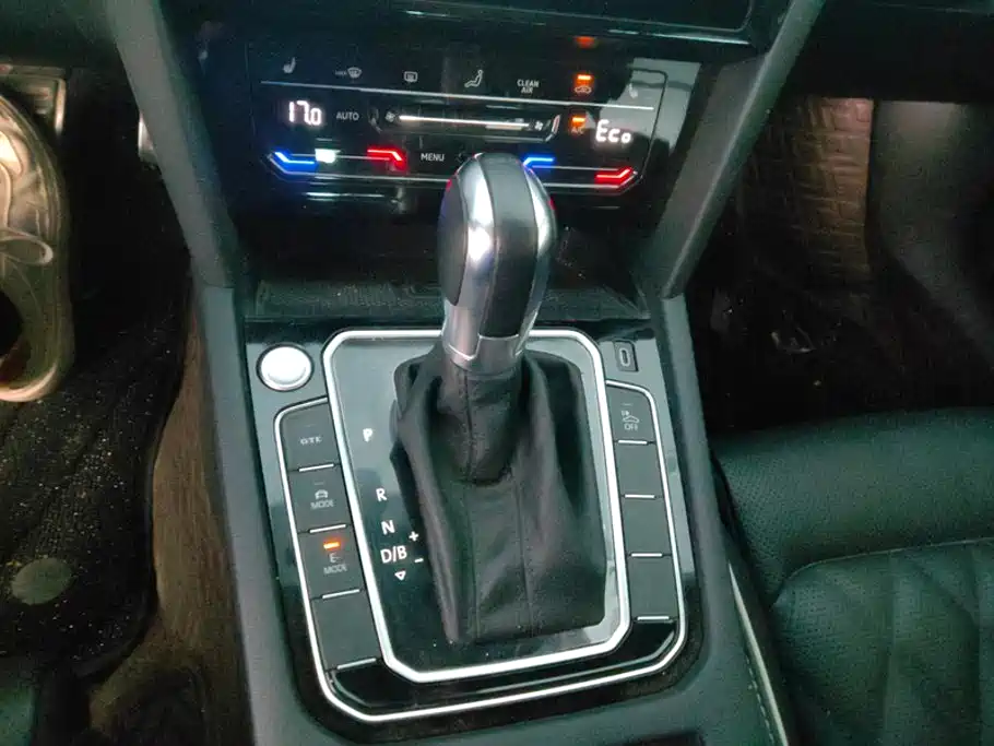 Volkswagen Magotan PHEV — миниатюра 16