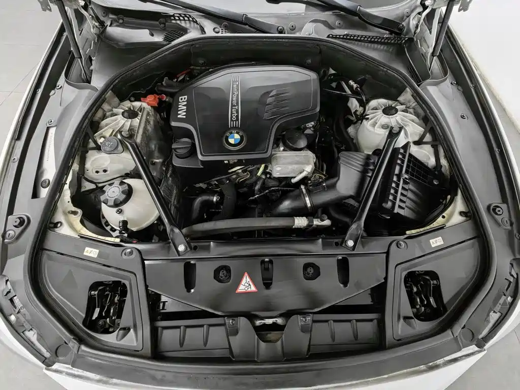 BMW 5 Series — миниатюра 6