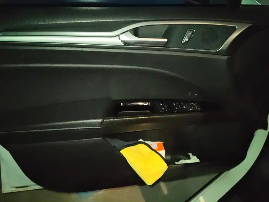 Ford Mondeo — миниатюра 7
