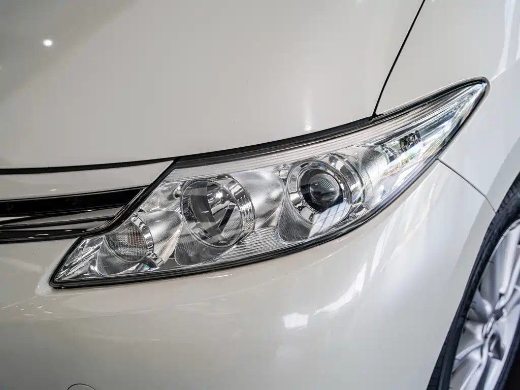 Toyota Previa — миниатюра 5