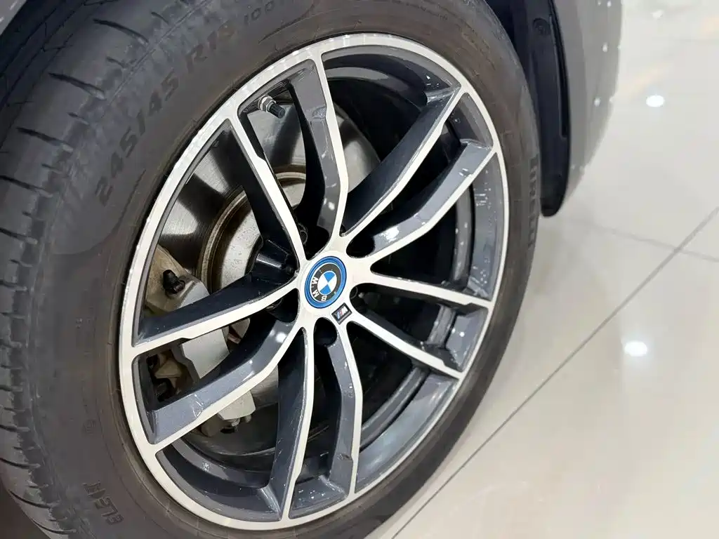 BMW 5 Series New Energy — миниатюра 18