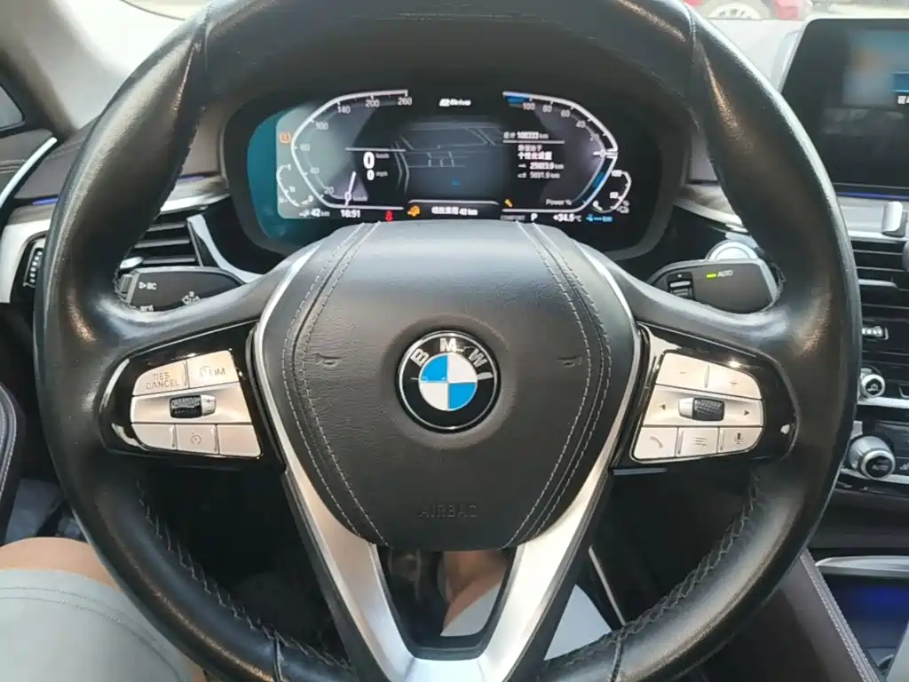 BMW 5 Series New Energy — миниатюра 11