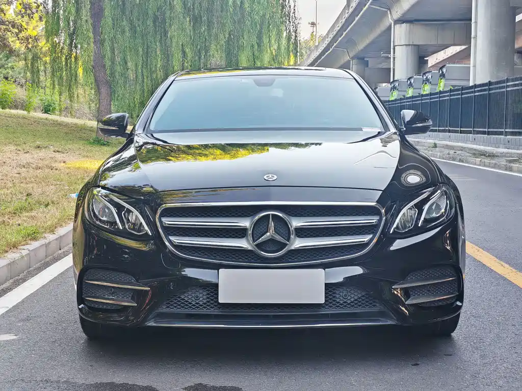 Mercedes-Benz E-Class — миниатюра 2