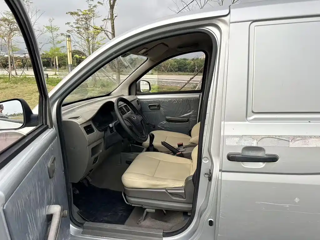 Wuling Rongguang V — миниатюра 20