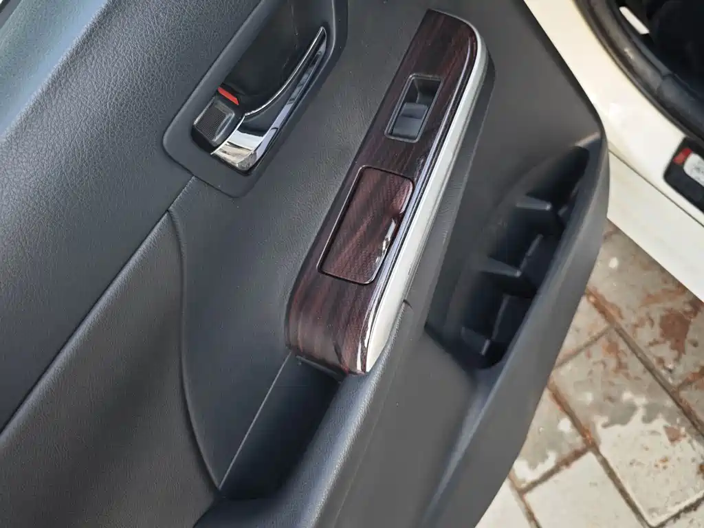 Toyota Camry — миниатюра 7