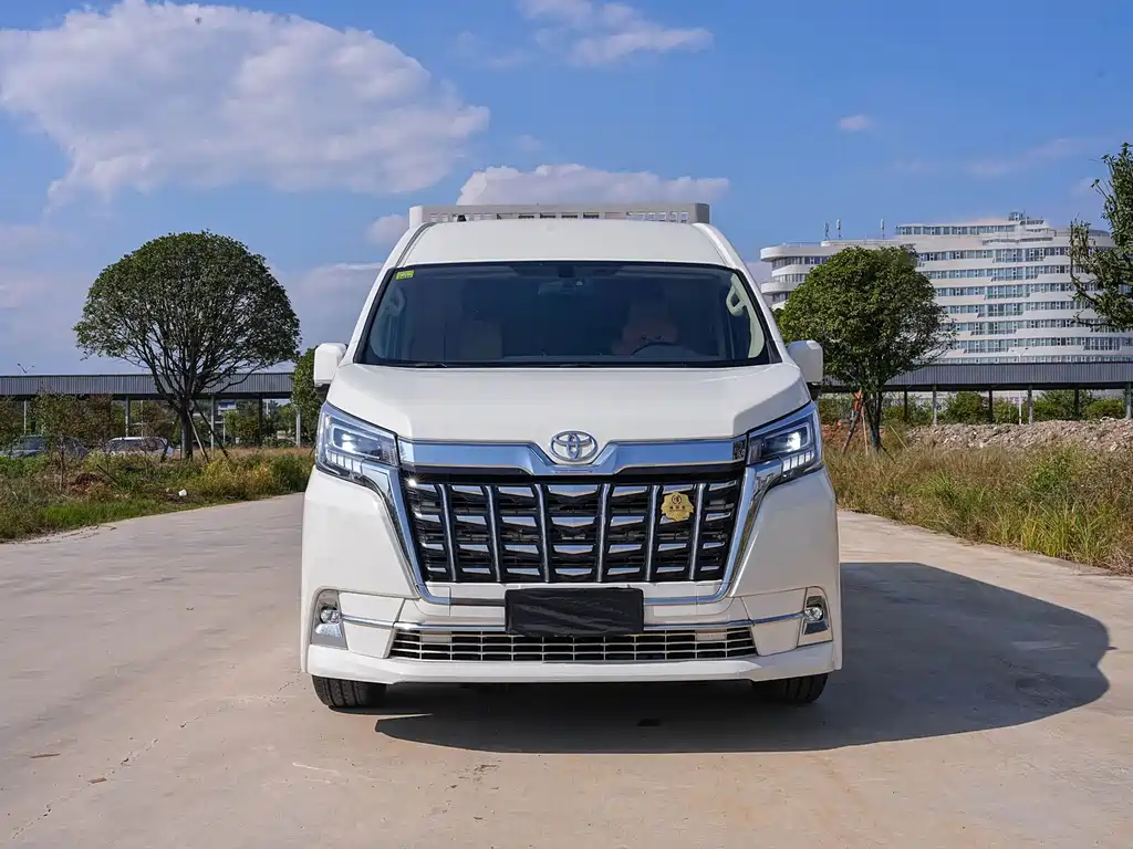 Toyota Hiace — миниатюра 2