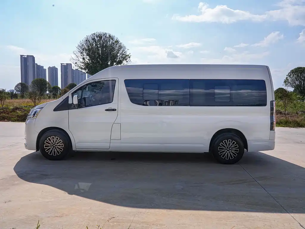 Toyota Hiace — миниатюра 5