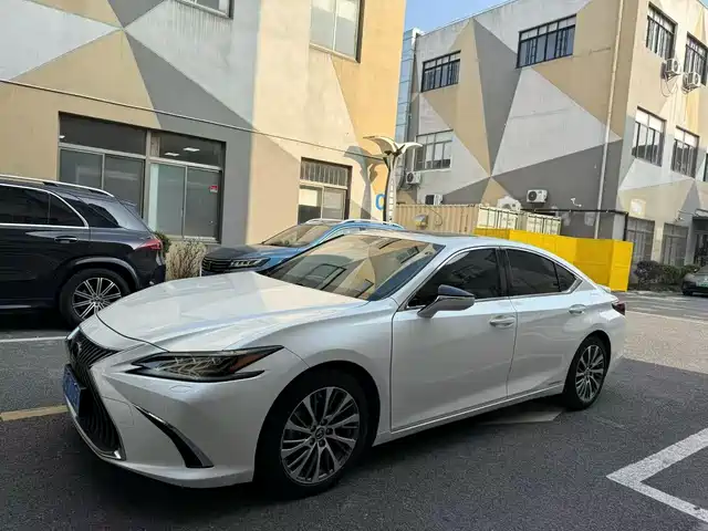 LEXUS ES 2021