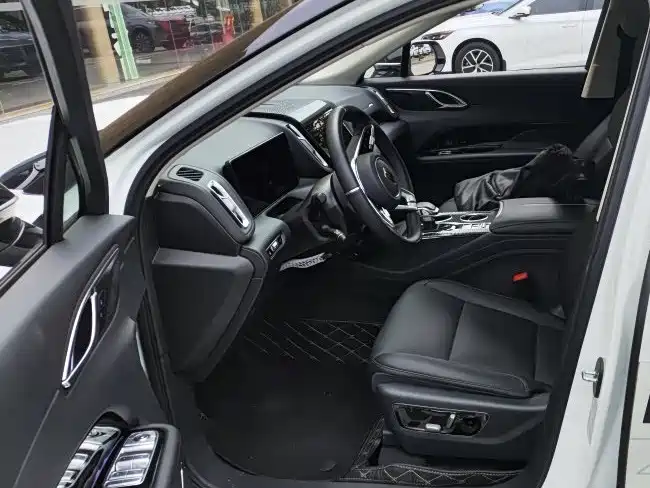 Hongqi Hongqi HS3 PHEV — миниатюра 4