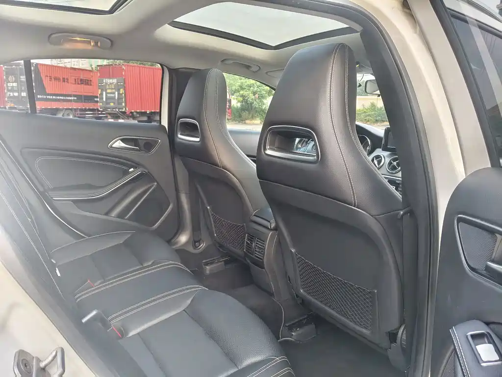 Mercedes-Benz GLA — миниатюра 11