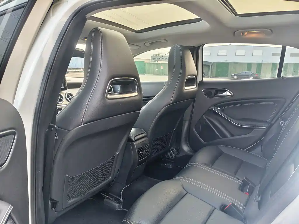 Mercedes-Benz GLA — миниатюра 10