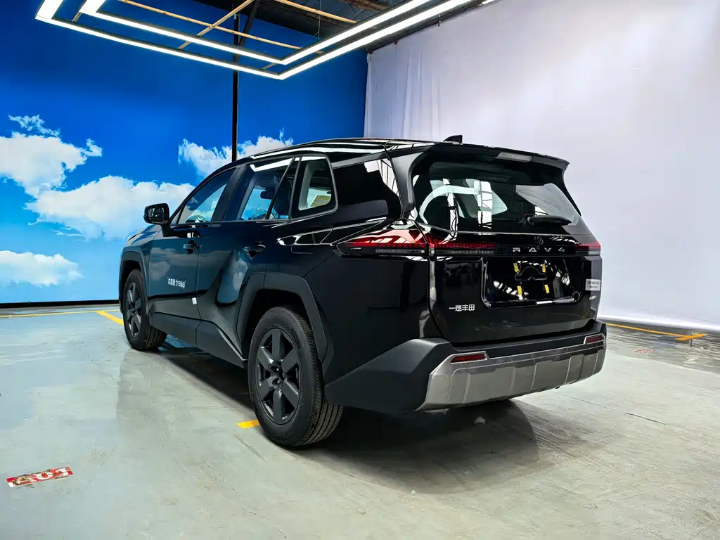 Toyota RAV4 2026 2.0L Luxury