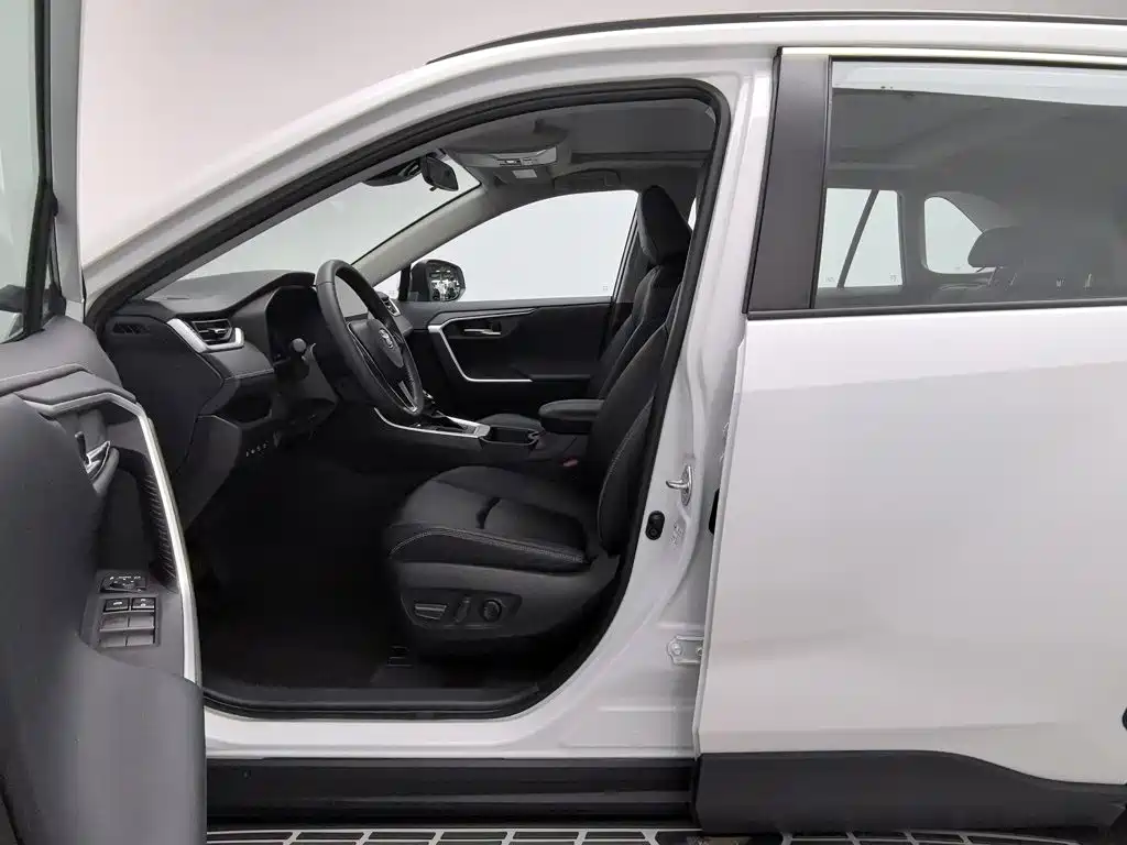 Toyota RAV4 — миниатюра 10